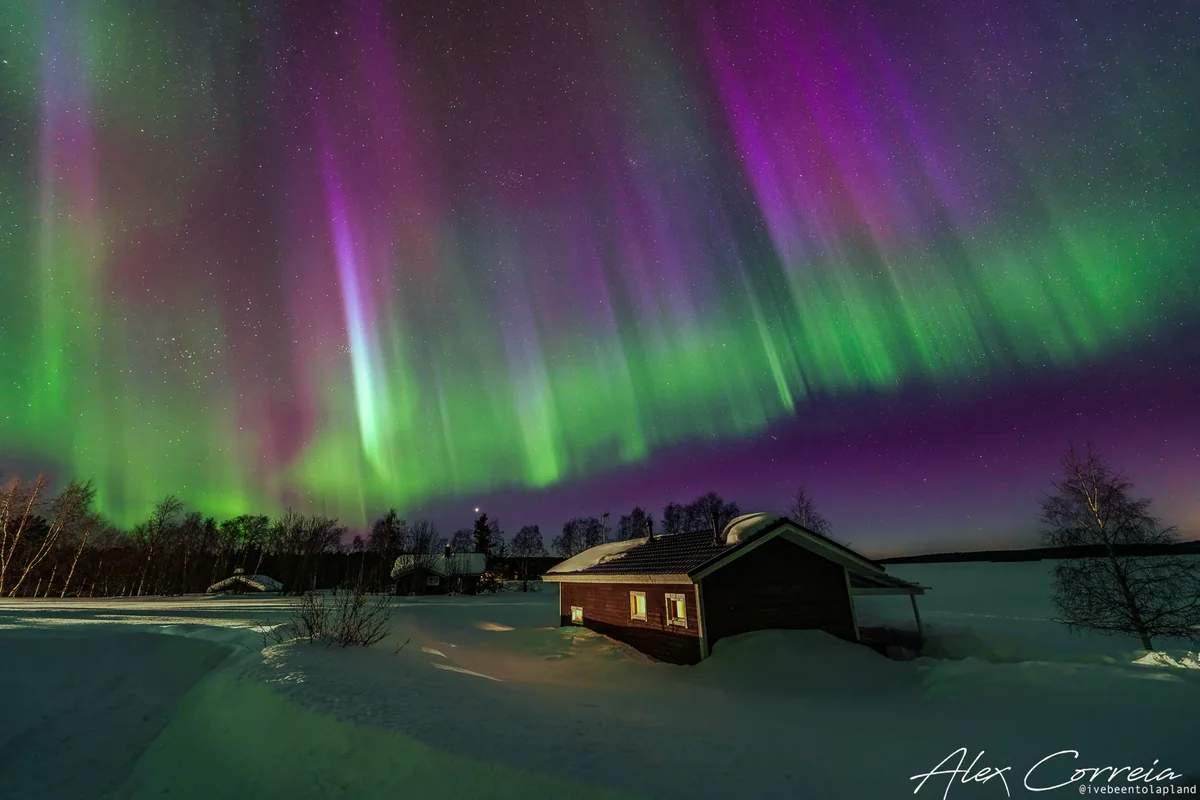 Aurora sobre chalé, Finlândia